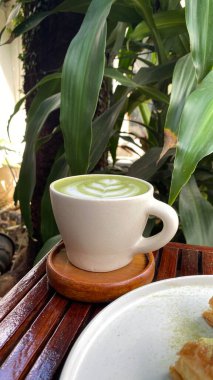 Sütlü sıcak kahve.