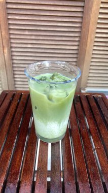 Sütlü ve dondurmalı yeşil çay