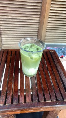 Bir bardak su, bir bardak da kahve.