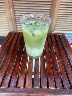 Naneli ve buzlu buzlu çay.