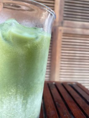 Cam kasede yeşil çay