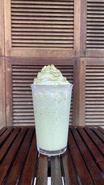 Sütlü Matcha yeşil çay