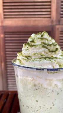 Bardakta yeşil çay