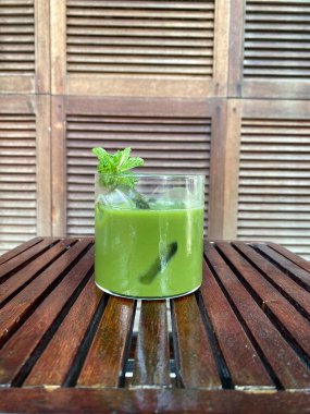 Taze yeşil çay yaprakları