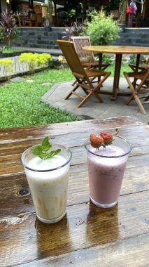 Krem şantili ve naneli dondurma.