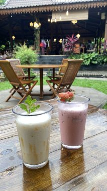 Kahve ve çay bahçede.