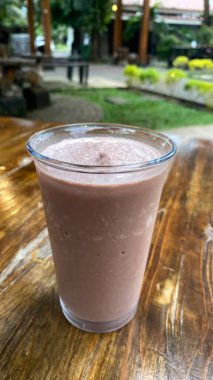 Taze lezzetli smoothie 'yi kapat.