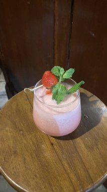 Bir fincan dondurmalı kahve.