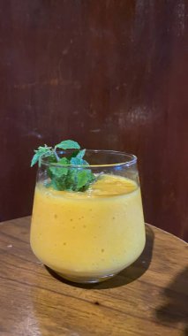 Lezzetli tatlıyı yakın.