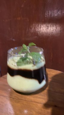 Lezzetli yiyeceklere yakın.