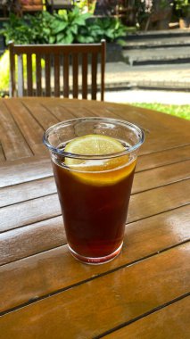 bardak taze meyve suyu