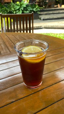 Limonlu buzlu kahve.