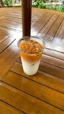 Bardakta buzlu dondurma