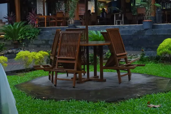 Parktaki güzel bahçe.