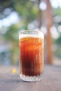 Kahve dükkanında buzlu çay.