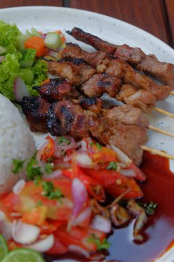 Domuz kaburga ve pirinç