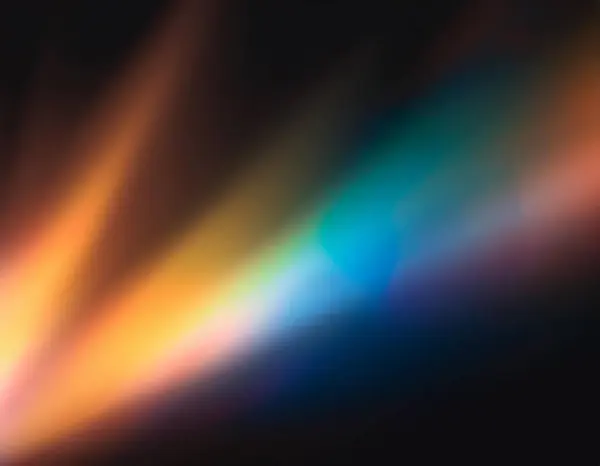 Bulanık renkli sıcak gökkuşağı ışığı toz dokusuyla siyah arkaplanda sızar