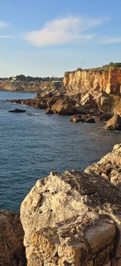 Deniz kıyısının güzel manzarası