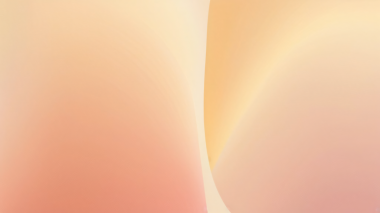 Hafif bir şeftali karışımı ılık kremaya dönüşüyor ve soluk sarı, rahatlatıcı soyut bir arka plan oluşturuyor.