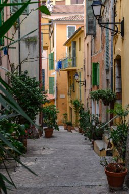 Fransa 'nın kuzeyindeki eski şehrin güzel manzarası.