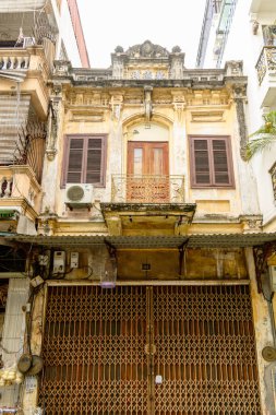 Vietnam 'ın Hanoi şehrinde güzel dekore edilmiş bir balkon.