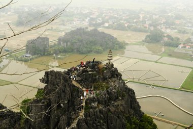 Hang Mua Bakış açısı veya Nui Ngoa Long (Yalancı Ejder Dağı) Ninh Binh, Vietnam