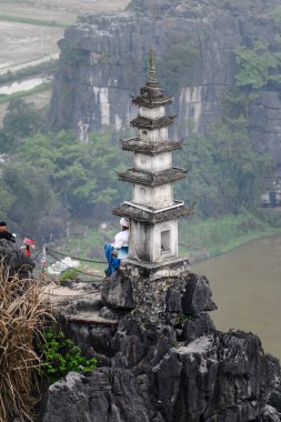 Hang Mua Bakış açısı veya Nui Ngoa Long (Yalancı Ejder Dağı) Ninh Binh, Vietnam
