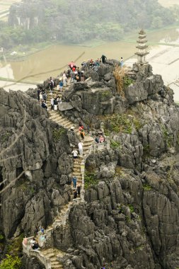 Hang Mua Bakış açısı veya Nui Ngoa Long (Yalancı Ejder Dağı) Ninh Binh, Vietnam