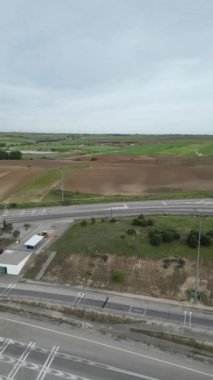 Akışı Yakalamak: Bir Otobanın Üstten Görüntüsü