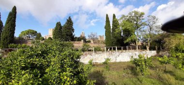 Tomar 'daki Tapınak Manastırına giden yol