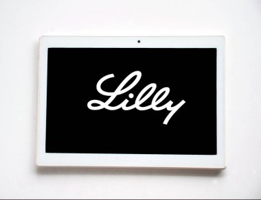 Eli Lilly Eczacılık Şirketi logosu bir tablette