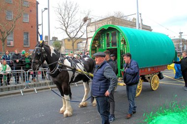 Dublin İrlanda 'da Aziz Patrick Günü geçit töreni