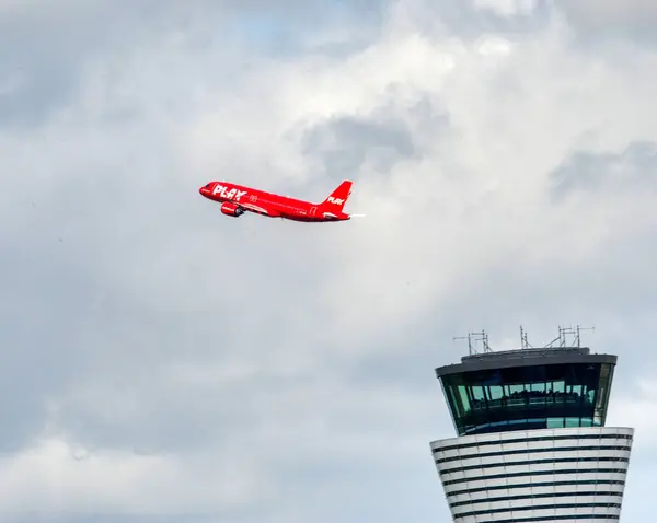 Dubin havaalanından kalkan havayolu uçağıyla oynayın.