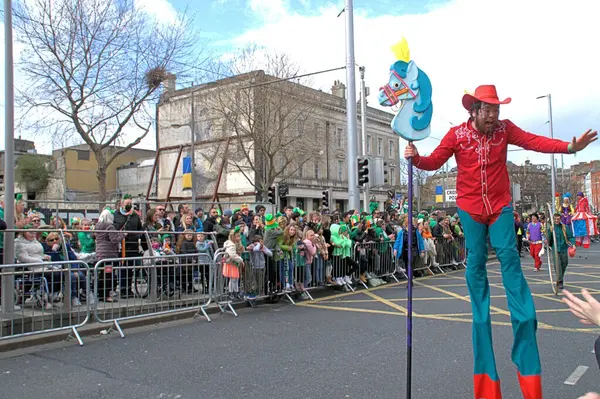 Dublin İrlanda 'da Aziz Patrick Günü geçit töreni