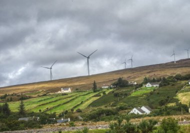 Donegal İrlanda 'da rüzgar türbinleri
