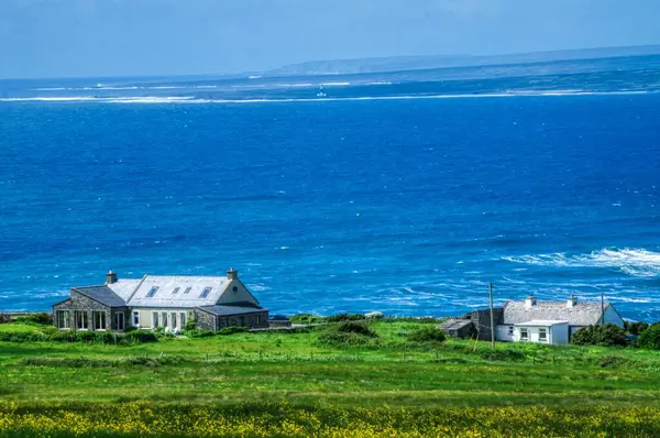 Deniz kıyısının güzel manzarası