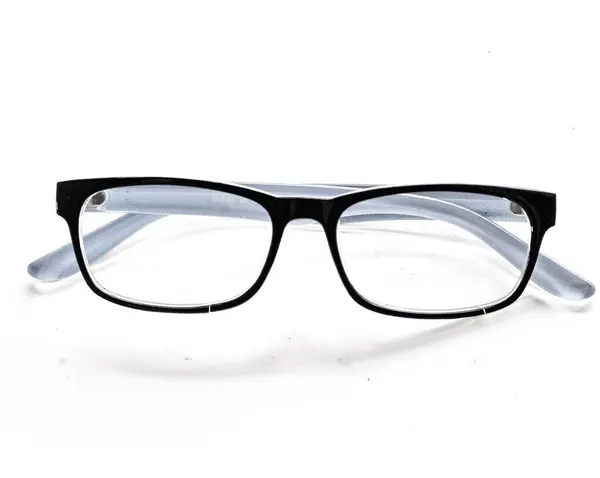 Gözlükler beyaz arkaplanda izole edilmiş