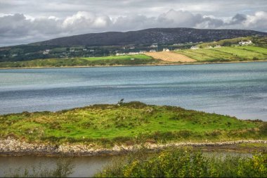 İrlanda Donegal 'inde güzel bir nehir görüntüsü.