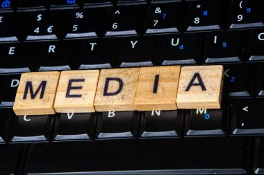 Kelime yazma medyası. İnternet için iş konsepti ve teknoloji veya sosyal medya hakkında iletişim.
