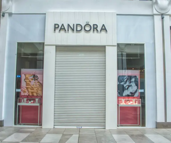 Dubln İrlanda 'da bir Pandora kuyumcusu