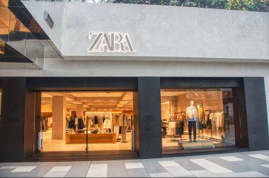 zara moda mağazası paravanı