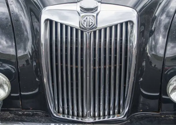 Eski model antika araba.