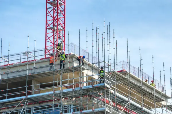 İnşaat alanındaki işçiler