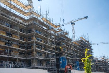 İskeleli inşaat alanı