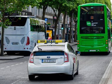 Dublin İrlanda caddesindeki Connel caddesinde taksi
