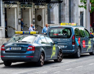 Dublin Şehri İrlanda 'da kiralık taksiler.