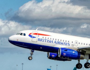 İngiliz havayolları yolcu uçağı kalkıyor.