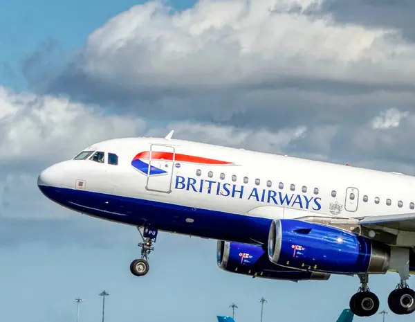 İngiliz havayolları yolcu uçağı kalkıyor.