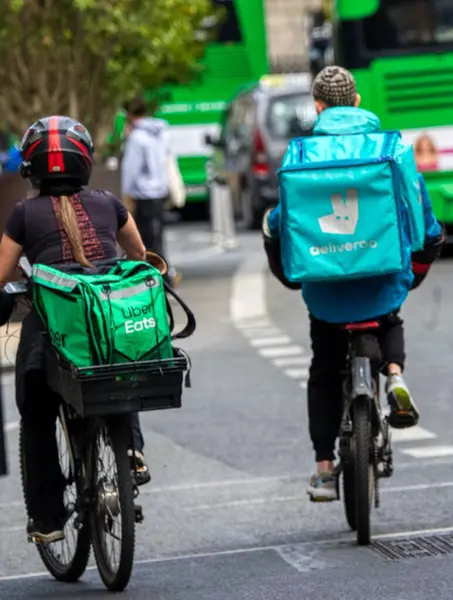 Dublin 'de bisikletli yiyecek dağıtım işçileri