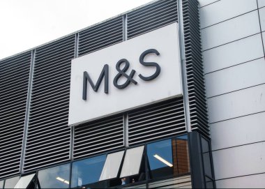 Markalar ve Spencer mağaza tabelası